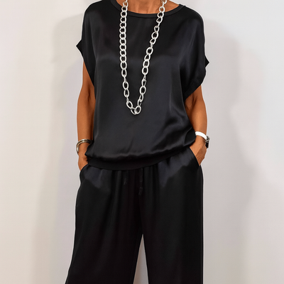 Elegant Satin-Jumpsuit – Raffinerad Stil med Oansträngd Grace